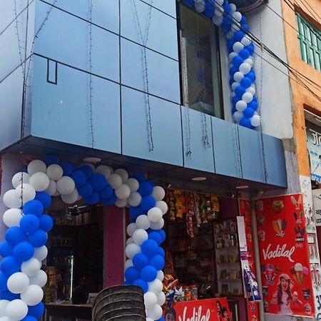 ג'אנאקפור Atithi The Food Palace And Hotel מראה חיצוני תמונה